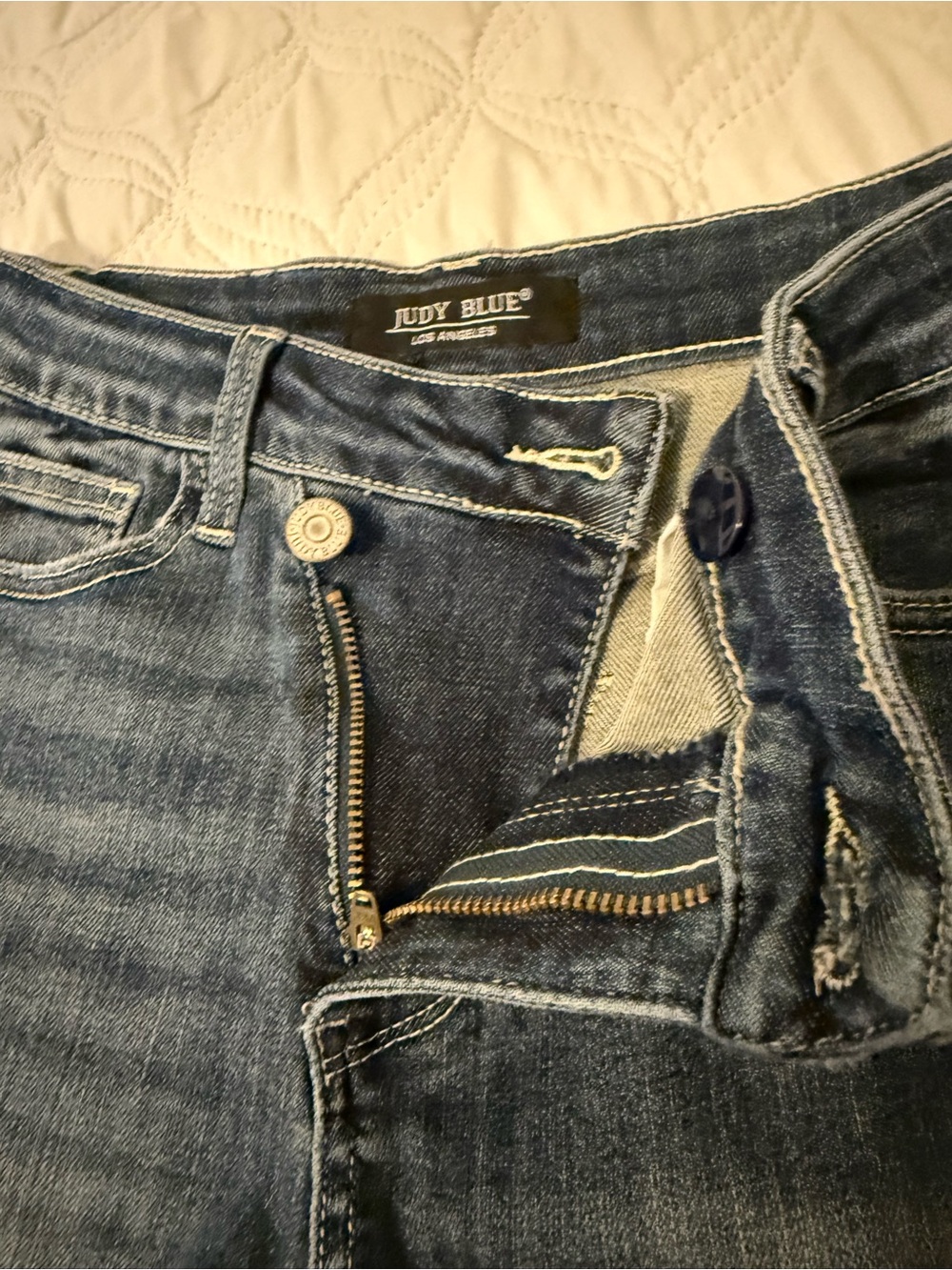Judy Blue Denim Cutoff Shorts Womens Small Dark Wash Stretch Raw Hem NWOT - Picture 4 of 5